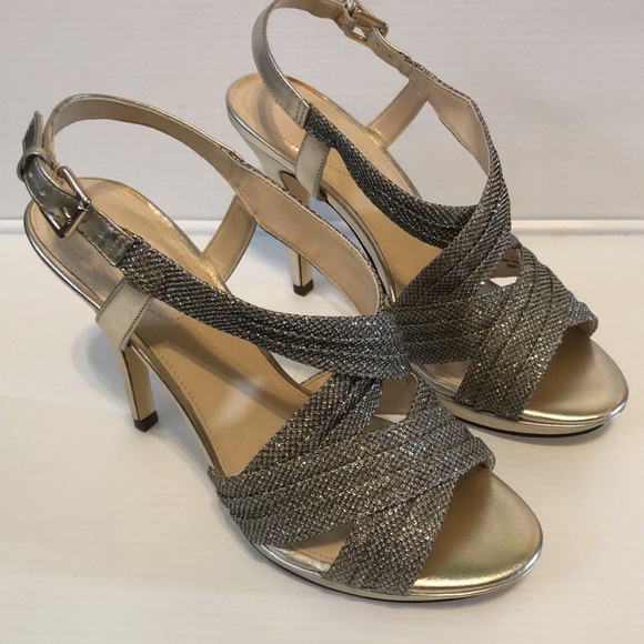 Gold heels with a silver sparkle Sz 8.5 - Picture 2 of 14